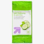 wet cleansing towelettes